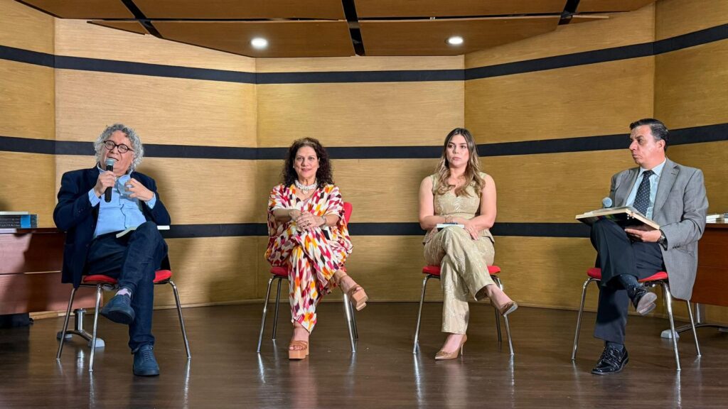 En Canal TRO, Bucaramanda, Colombia, se presento el libro de TVMORFOSIS Colombia